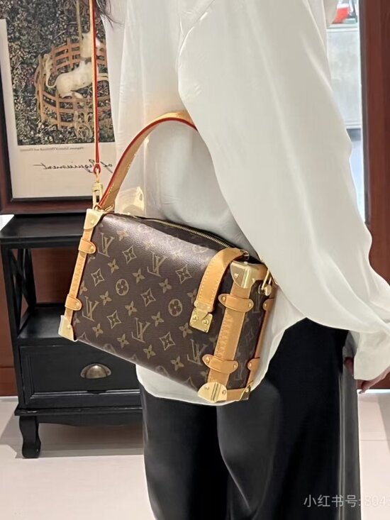 LouisVuitton Handbags - Classic Louis Vuitton Bag: A Stylish and Versatile Choice for Elegance